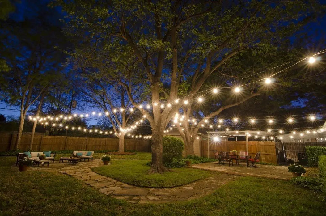 Catene Luminose da Esterno: L’Arte di Illuminare con Stile il Tuo Giardino