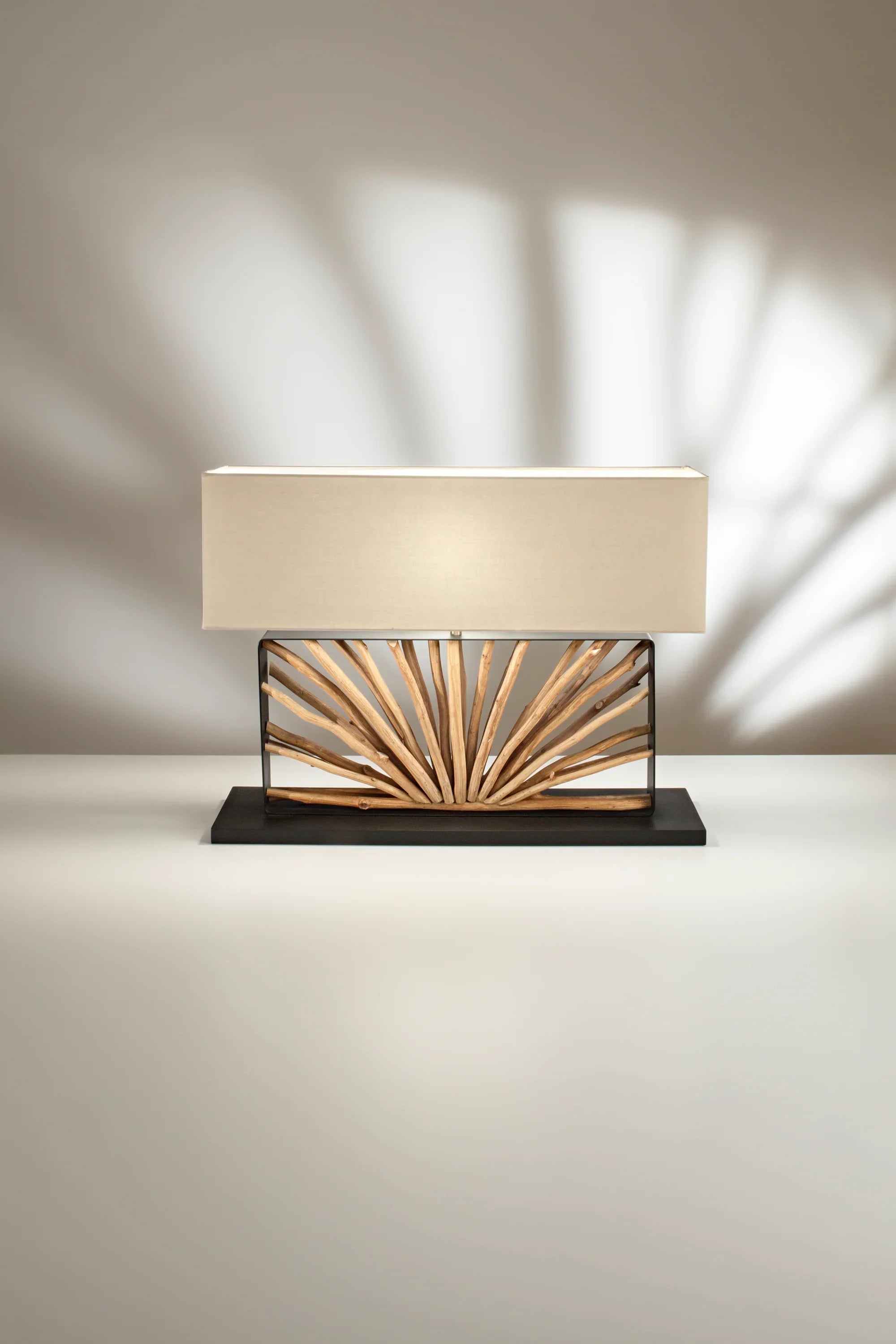 Lume ETHEREAL in legno naturale con rami disposti a raggiera (E27)